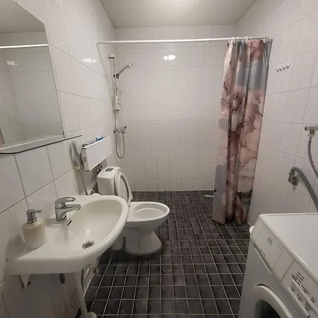 Δωμάτια σε οικογενειακή κατοικία Private Bedroom In Shared Χαμεενλίνα